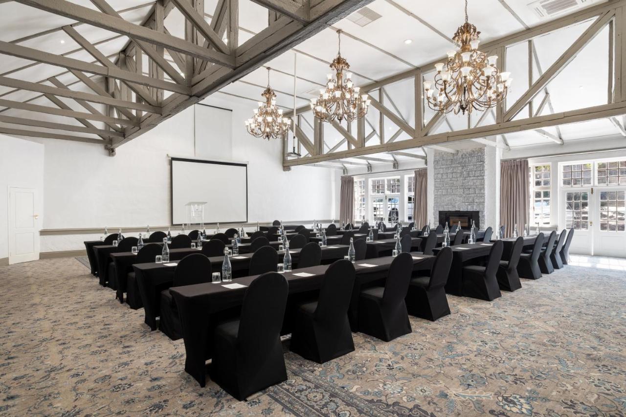 Protea Hotel By Marriott Johannesburg Balalaika Сандтън Екстериор снимка
