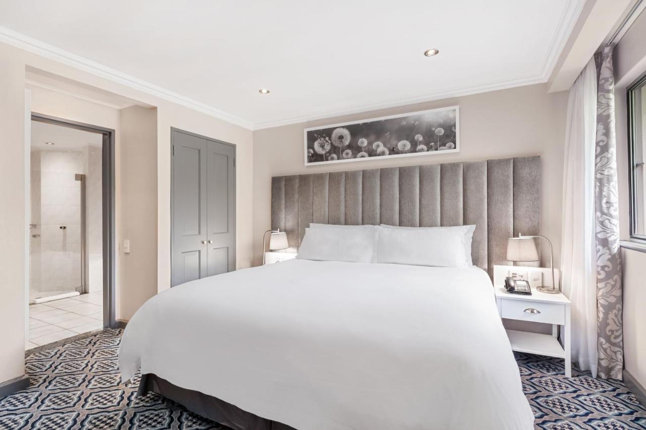 Protea Hotel By Marriott Johannesburg Balalaika Сандтън Екстериор снимка