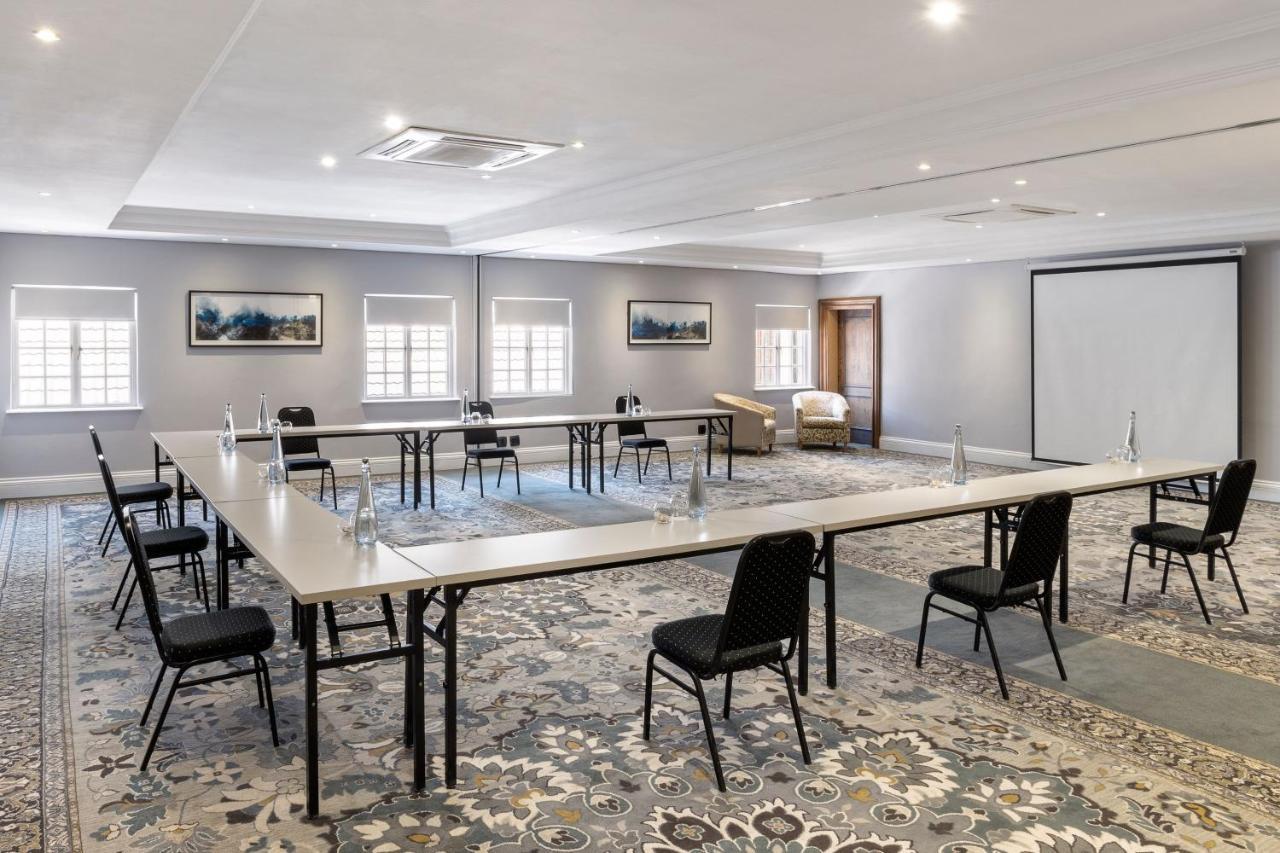 Protea Hotel By Marriott Johannesburg Balalaika Сандтън Екстериор снимка