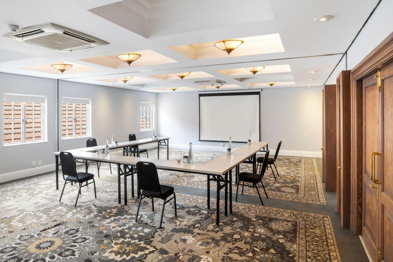 Protea Hotel By Marriott Johannesburg Balalaika Сандтън Екстериор снимка