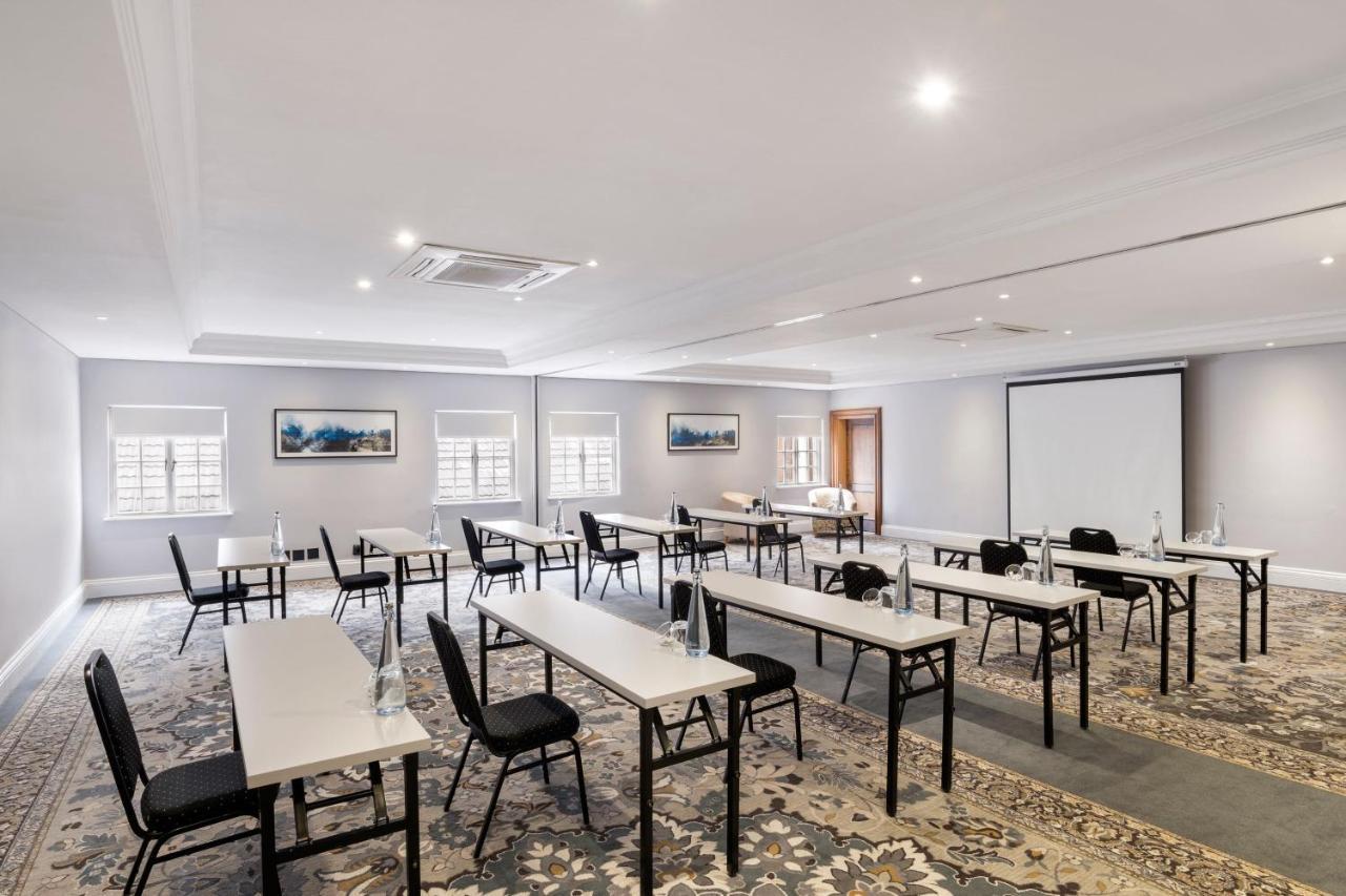 Protea Hotel By Marriott Johannesburg Balalaika Сандтън Екстериор снимка
