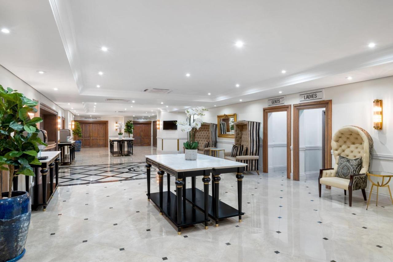 Protea Hotel By Marriott Johannesburg Balalaika Сандтън Екстериор снимка