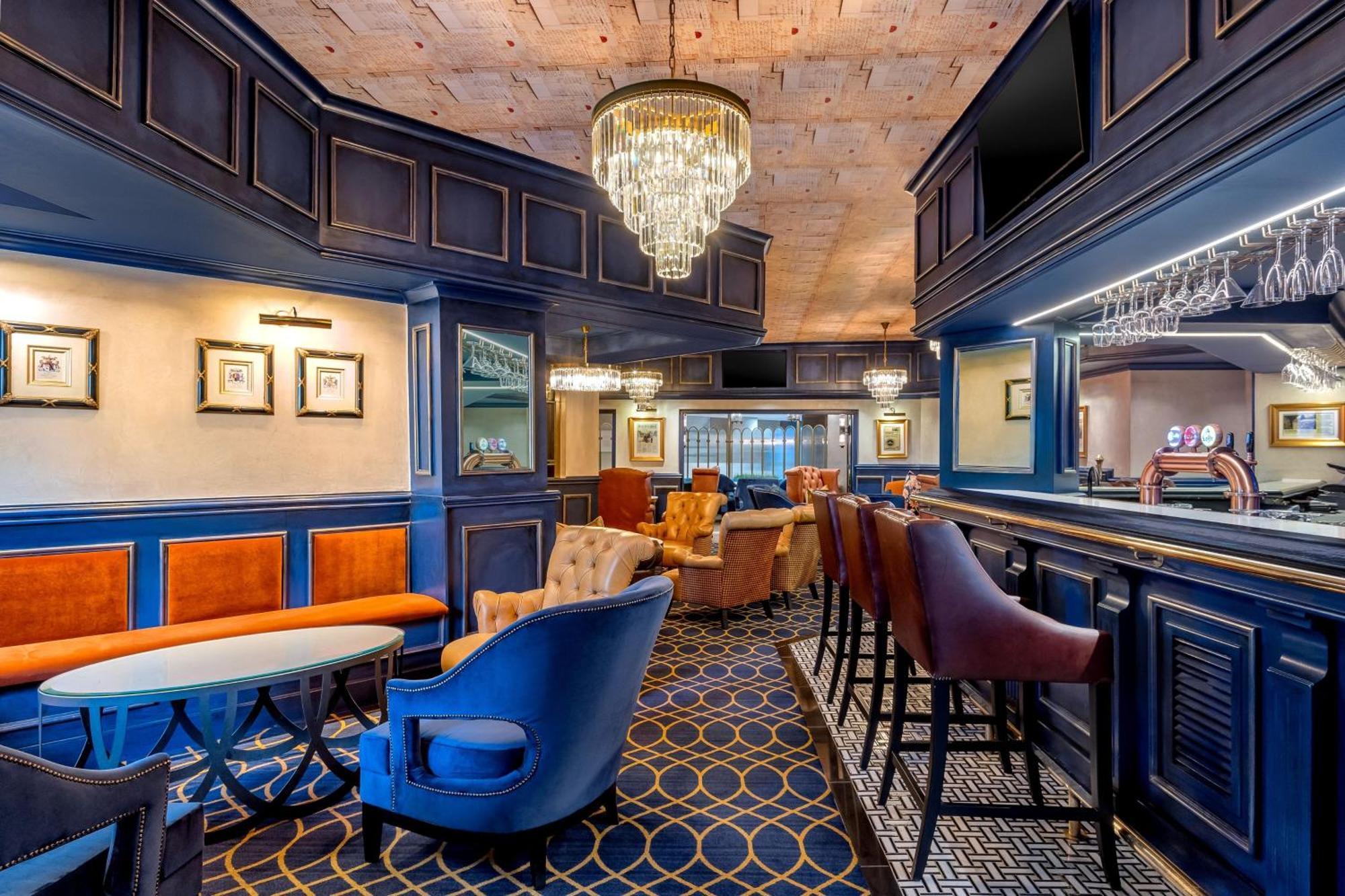 Protea Hotel By Marriott Johannesburg Balalaika Сандтън Екстериор снимка