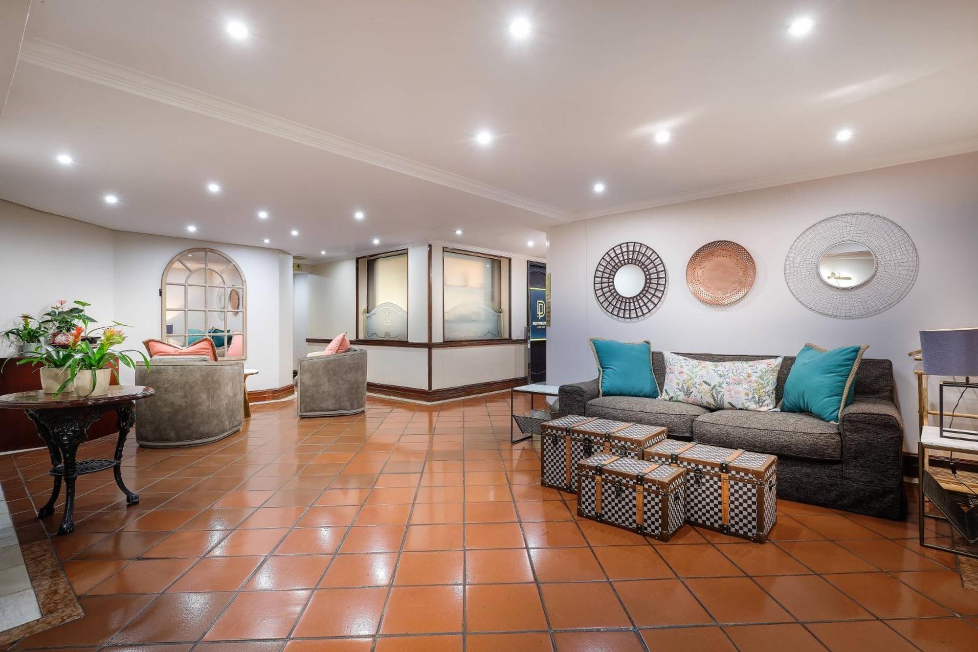 Protea Hotel By Marriott Johannesburg Balalaika Сандтън Екстериор снимка