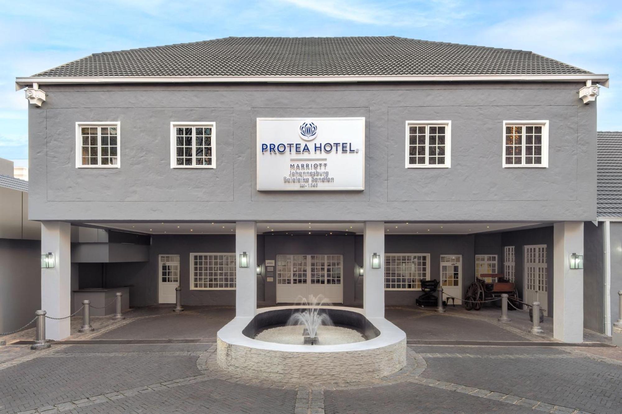 Protea Hotel By Marriott Johannesburg Balalaika Сандтън Екстериор снимка